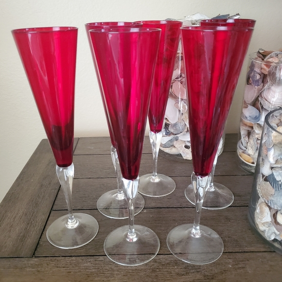 * EUC Pottery Barn Red Tulip Champagne 6 - Picture 2 of 7